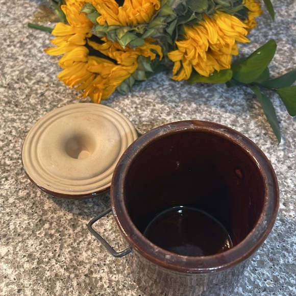 Brown Ceramic Food Storage Canister with Metal Latch - Picture 5 of 5